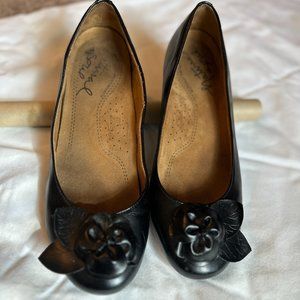 Natural Sole Black Ballet Flats with Flower Size 9